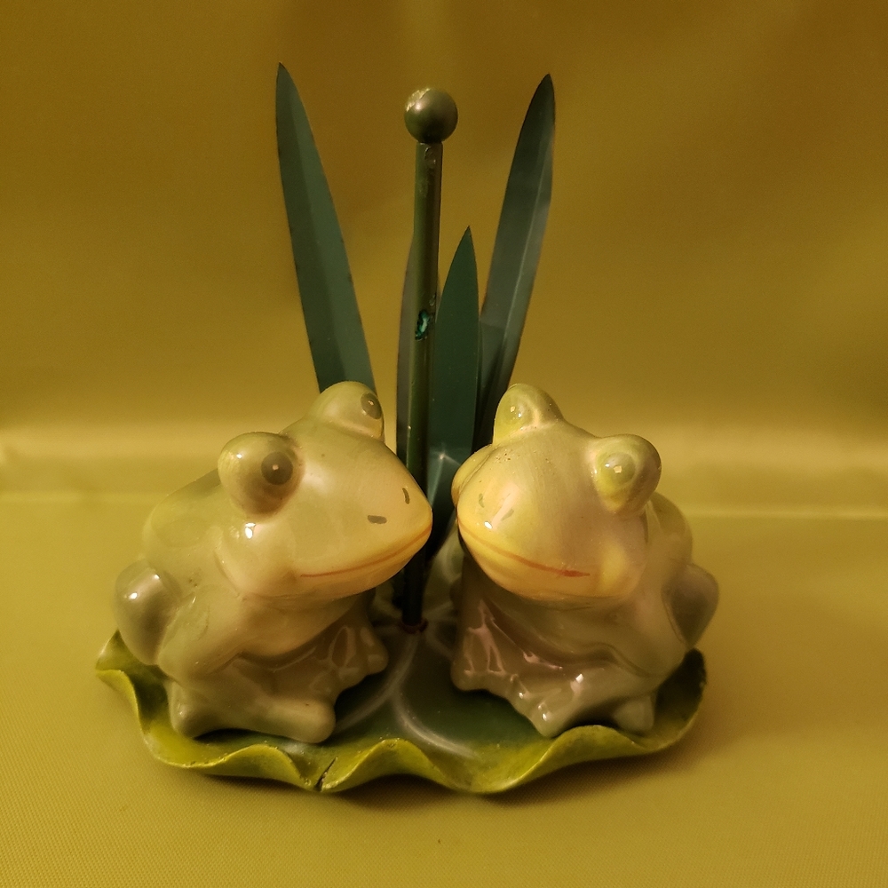 Vintage Frog Salt & Pepper Shakers